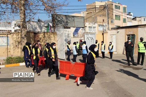 مراسم نمادین مانور زلزله و ایمنی در مدارس مشهد