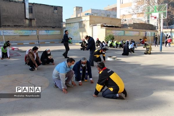 مراسم نمادین مانور زلزله و ایمنی در مدارس مشهد