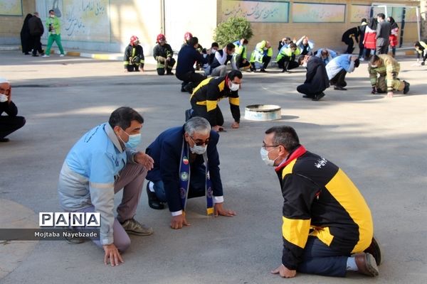 مراسم نمادین مانور زلزله و ایمنی در مدارس مشهد