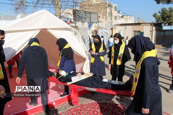 مراسم نمادین مانور زلزله و ایمنی در مدارس مشهد