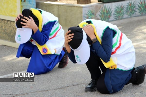 برگزاری بیست و سومین مانورسراسری زلزله در دبیرستان هاجر