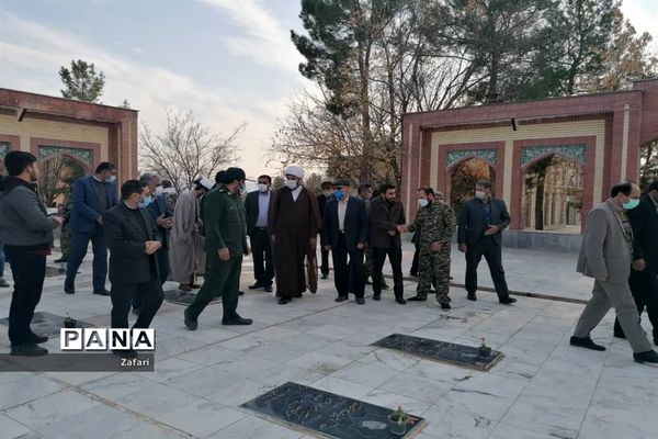 عطرافشانی گلزار شهدای شیروان