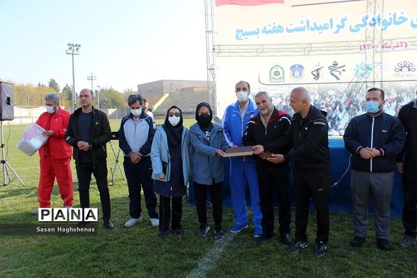 همایش بزرگ پیاده‌روی خانوادگی در شهرستان اسلامشهر