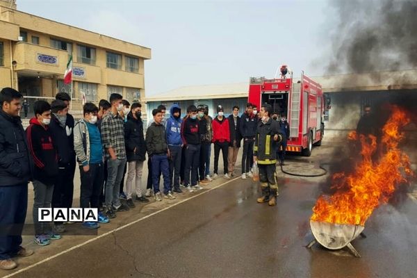 جلسات آموزشی مانور زلزله در مدارس قم