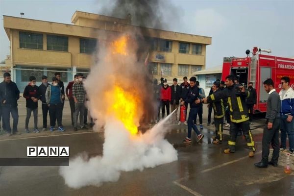 جلسات آموزشی مانور زلزله در مدارس قم