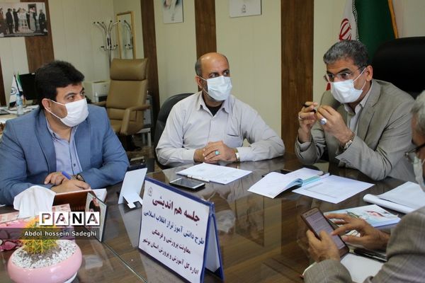 جلسه هم‌اندیشی طرح دانش‌آموز تراز انقلاب اسلامی در بوشهر
