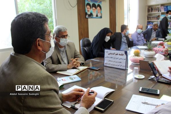 جلسه هم‌اندیشی طرح دانش‌آموز تراز انقلاب اسلامی در بوشهر