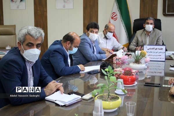 جلسه هم‌اندیشی طرح دانش‌آموز تراز انقلاب اسلامی در بوشهر