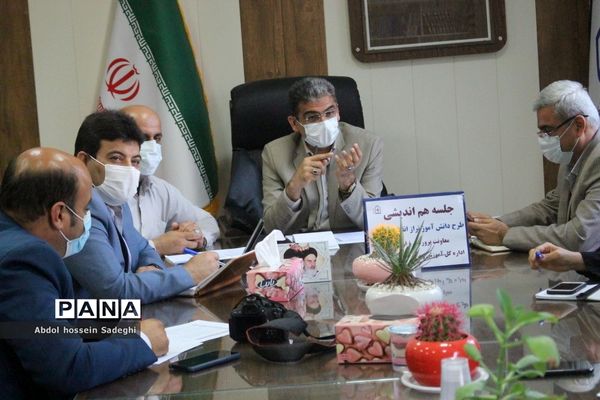 جلسه هم‌اندیشی طرح دانش‌آموز تراز انقلاب اسلامی در بوشهر
