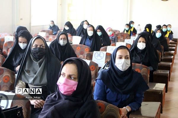 نشست توجیهی بازمهندسی تشکیلات پیشتازان سازمان دانش‌آموزی شهرستان داراب