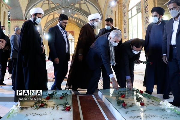 تجدید میثاق  وزیر آموزش و پرورش با امام راحل و شهدای هفتم تیر