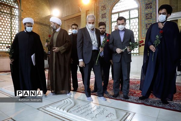 تجدید میثاق  وزیر آموزش و پرورش با امام راحل و شهدای هفتم تیر