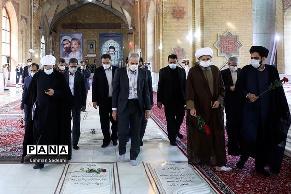 تجدید میثاق  وزیر آموزش و پرورش با امام راحل و شهدای هفتم تیر
