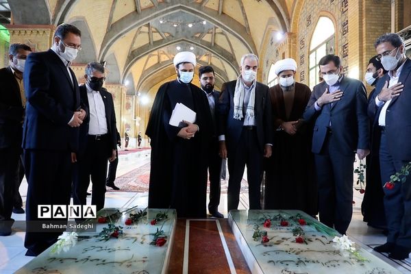 تجدید میثاق  وزیر آموزش و پرورش با امام راحل و شهدای هفتم تیر