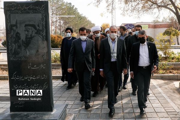 تجدید میثاق  وزیر آموزش و پرورش با امام راحل و شهدای هفتم تیر