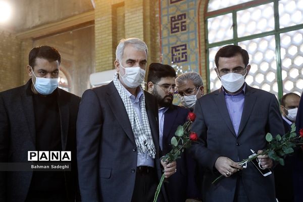 تجدید میثاق  وزیر آموزش و پرورش با امام راحل و شهدای هفتم تیر