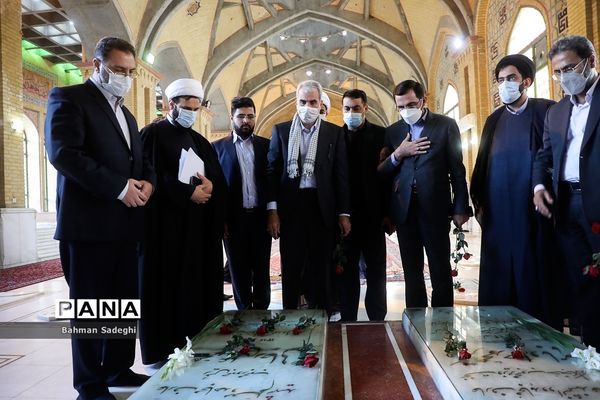 تجدید میثاق  وزیر آموزش و پرورش با امام راحل و شهدای هفتم تیر