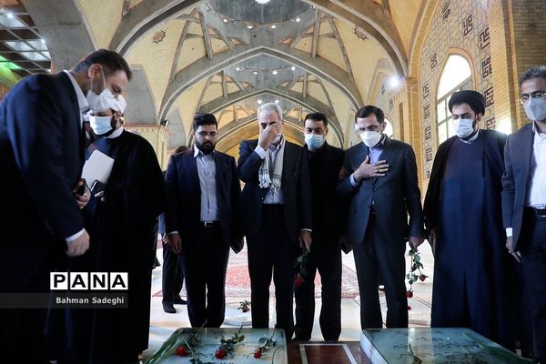 تجدید میثاق  وزیر آموزش و پرورش با امام راحل و شهدای هفتم تیر