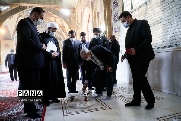تجدید میثاق  وزیر آموزش و پرورش با امام راحل و شهدای هفتم تیر