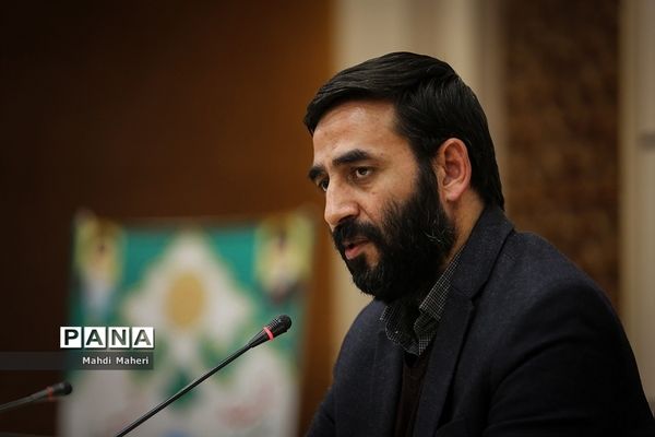 رونمایی از تولیدات فرهنگی و نوشت افزار ایرانی اسلامی آراز و آیناز