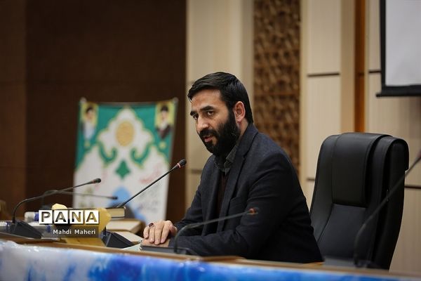 رونمایی از تولیدات فرهنگی و نوشت افزار ایرانی اسلامی آراز و آیناز