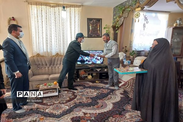 تجدید میثاق فرهنگیان و دانش‌آموزان  کلات با خانواده شهدای شهرستان