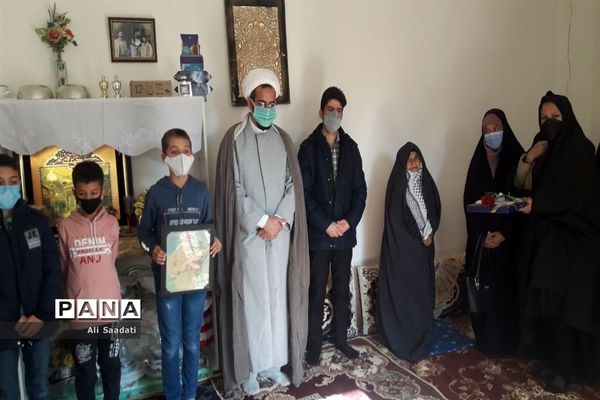 تجدید میثاق فرهنگیان و دانش‌آموزان  کلات با خانواده شهدای شهرستان