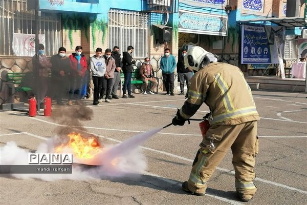 زنگ ایمنی و زلزله در دبیرستان آیت‌الله خامنه‌ای ناحیه دو شهرری