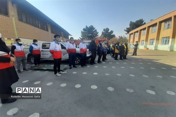 بیست و سومین مانور سراسری زلزله در دبستان جهاد منطقه ۱۷