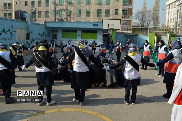 برگزاری مانور زلزله و ایمنی در مدارس منطقه ۲ تهران