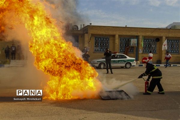 برگزاری مانور ایمنی در برابر زلزله، در مدارس شهرستان نی‌ریز