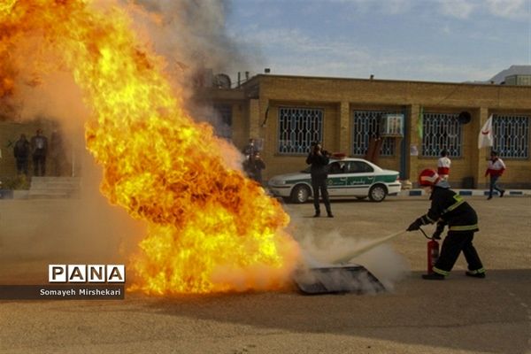 برگزاری مانور ایمنی در برابر زلزله، در مدارس شهرستان نی‌ریز