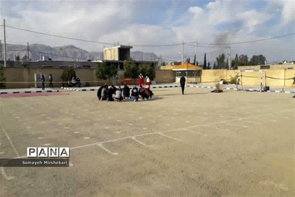 برگزاری مانور ایمنی در برابر زلزله، در مدارس شهرستان نی‌ریز