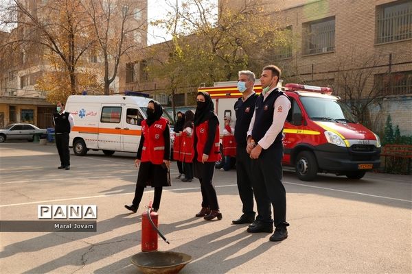 مانور سراسری زلزله در دبیرستان جانبازان منطقه ۱۴