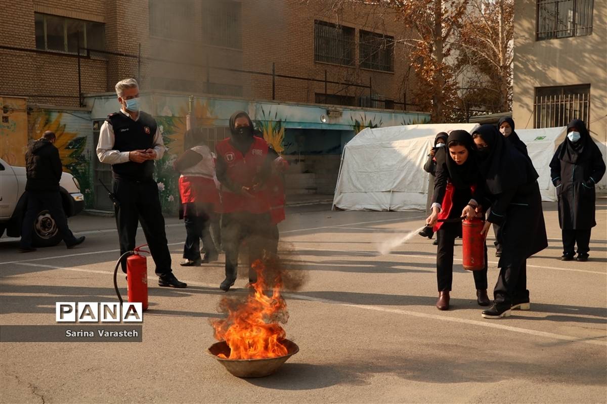 مانور سراسری زلزله در دبیرستان جانبازان منطقه ۱۴