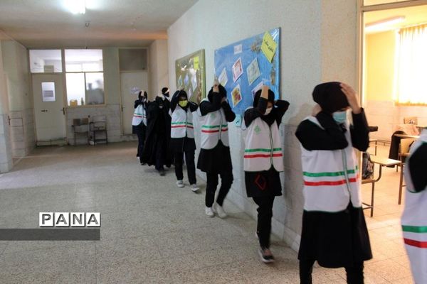 مانور زلزله و ایمنی در دبیرستان امامت قم