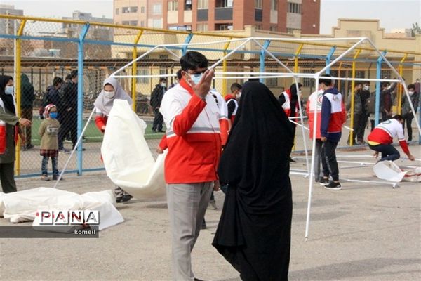 برگزاری مانور زلزله در دبیرستان پیامبر اعظم(ص) آموزش وپرورش ناحیه 2 کرمان