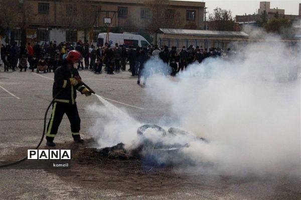 برگزاری مانور زلزله در دبیرستان پیامبر اعظم(ص) آموزش وپرورش ناحیه 2 کرمان