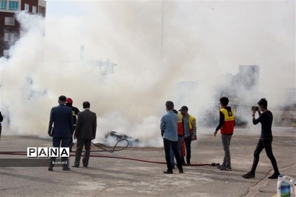 برگزاری مانور زلزله در دبیرستان پیامبر اعظم(ص) آموزش وپرورش ناحیه 2 کرمان