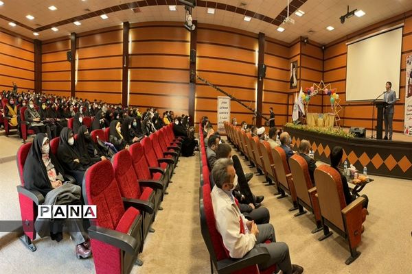 آیین تجلیل از برگزیدگان مسابقات کشوری و استانی در ناحیه دوبهارستان
