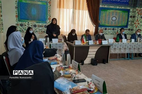 جلسه محوری مدیران مدارس ابتدایی قطب صفادشت