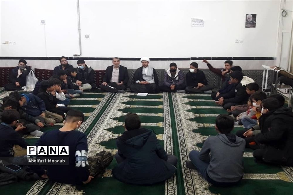 حضور پرشور دانش آموزان در مسجد امام حسن مجتبی (ع) کاشمر