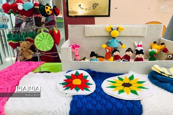 نمایشگاه و فروشگاه صنایع دستی و هنرهای خانگی دانش‌آموزان و هنرمندان در بوشهر