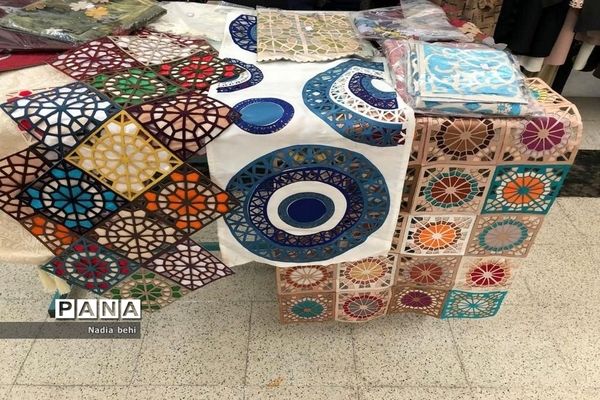 نمایشگاه و فروشگاه صنایع دستی و هنرهای خانگی دانش‌آموزان و هنرمندان در بوشهر