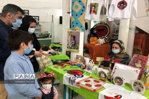 نمایشگاه و فروشگاه صنایع دستی و هنرهای خانگی دانش‌آموزان و هنرمندان در بوشهر