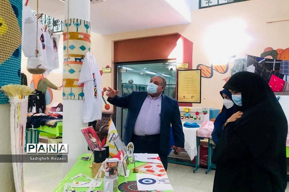 نمایشگاه و فروشگاه صنایع دستی و هنرهای خانگی دانش‌آموزان  در پژوهش سرای دانش‌آموزی شهید خوشبخت بوشهر