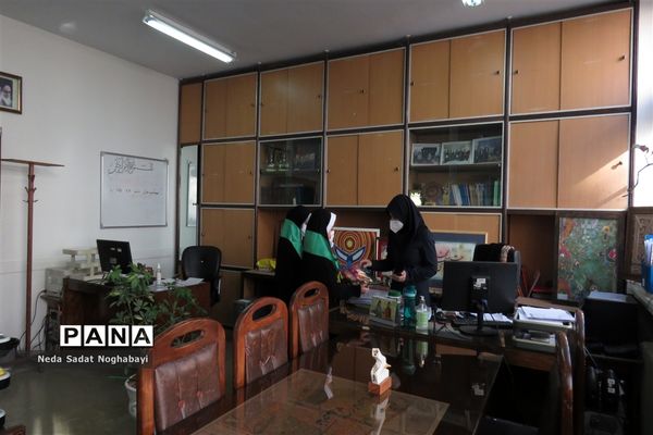 تبریک دانش‌آموزان قاری و حافظ قرآن منطقه ۸ به کارکنان اداری منطقه