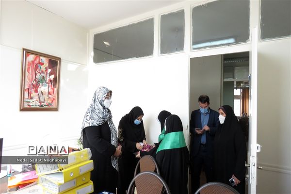 تبریک دانش‌آموزان قاری و حافظ قرآن منطقه ۸ به کارکنان اداری منطقه