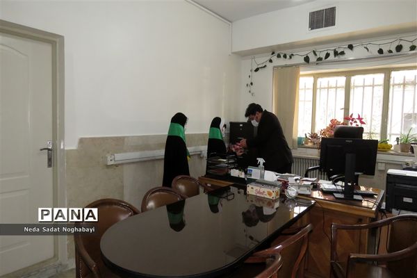 تبریک دانش‌آموزان قاری و حافظ قرآن منطقه ۸ به کارکنان اداری منطقه