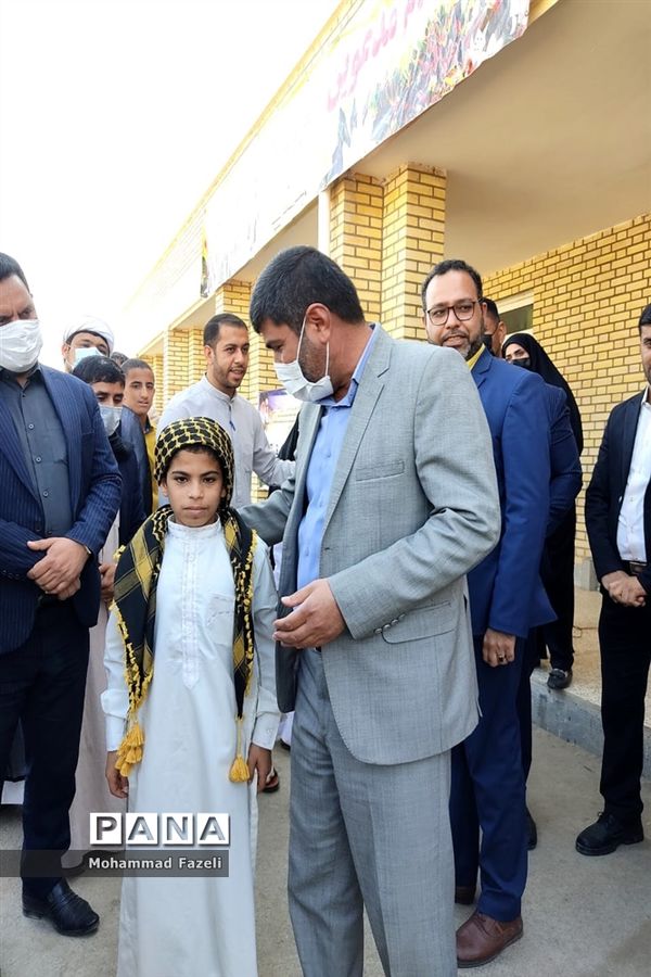 نواختن زنگ هفته قرآن و عترت در حمیدیه